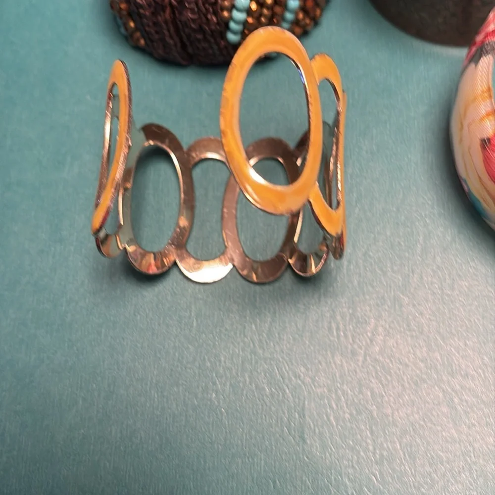 Set of 4 cuff Bracelets
